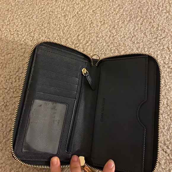 michael kors wallet - Picture 3 of 3